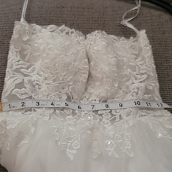 LULU'S EMBROIDERED ORGANZA STRAPLESS WEDDING GOWN Size Small - Picture 12 of 15